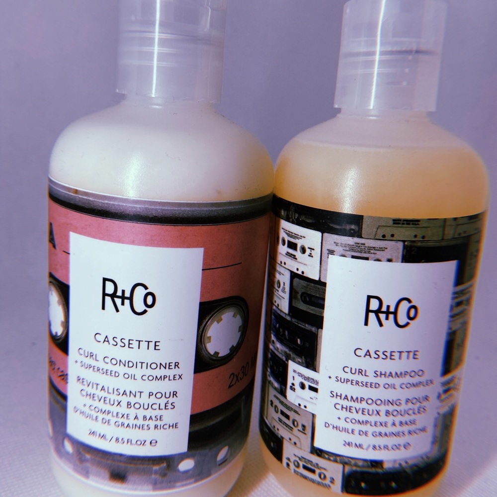R+CO CASSETTE CURL SHAMPOO + CONDITIONER SET 
New